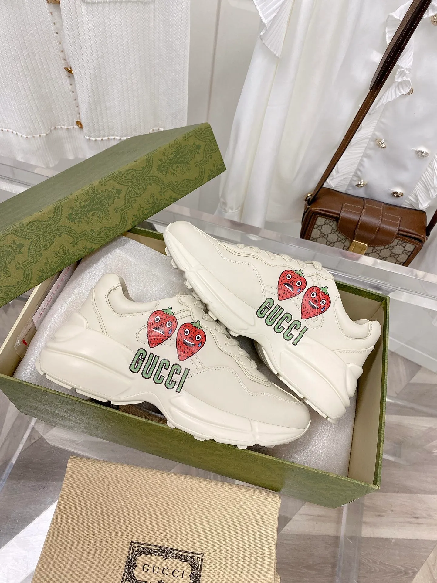 👟👟Ex-factory price 480👟👟 Women's Shoes Factory Upgraded Version 2022 Gucci Gucci top version couple's dad shoes series is new! 🖤 ⚠GG couple’s dad shoes have been popular in recent years; new colors are updated constantly; Gucci has updated new colors in 2022, and our home and counters have new ones at the same time. This classic dad shoe has celebrities and Internet celebrities Anchors and others are sure to plant grass and call ❤ Classic fashion style, distressed leather surface, 5D drawing printing; mixed surface splicing colors, etc... Original customization (off-white eco-friendly cowhide, first layer of cowhide inside), original outsole... Shiny colorful drawings embellish the sides of the shoe body, old color rubbing, package production technology, 1:1 creation / only to make the best shoes. Size: Women’s 35-45